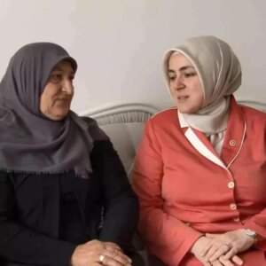 cumhurbaskani erdoganin mektubu karsta sehit annesine teslim edildi TYdlM98E