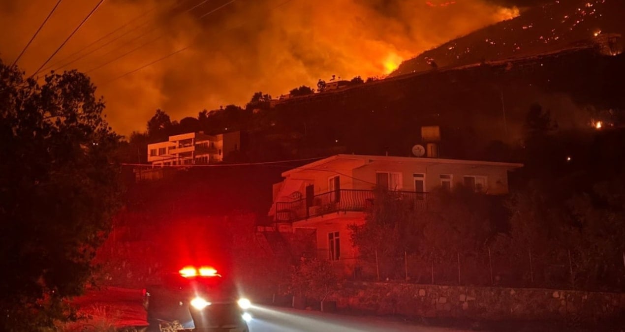 alanyada orman yangini bazi evler bosaltildi BWMkcDBv