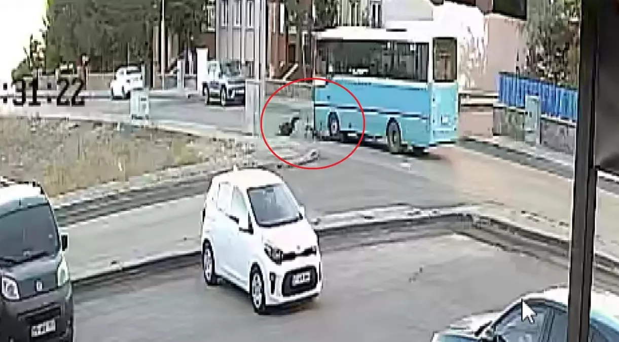 erzurumda bisikletli cocuga otobus carpti 5it8QuQF