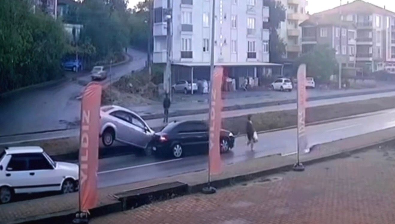 yaya gecidinde yol verdi arkadan carptilar DTwVeITh