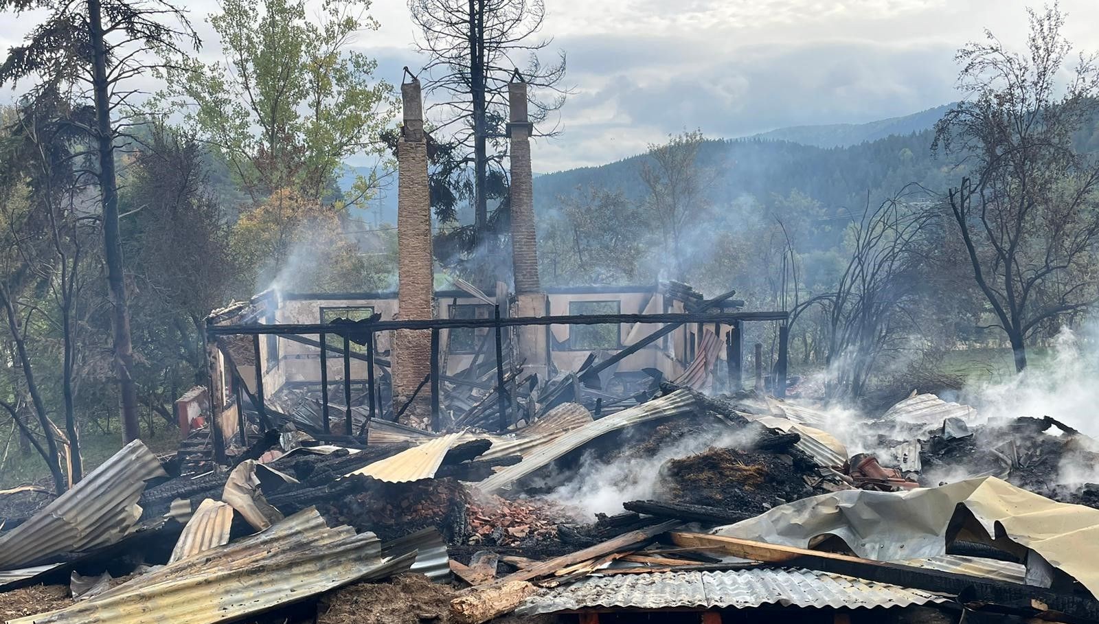 alevlere teslim olan ahsap ev kule dondu Kt3BVf5Z