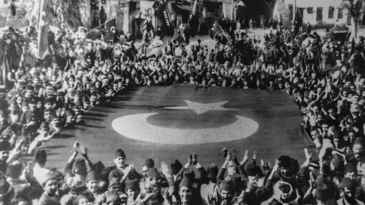 cumhuriyet yolunda cC11zuHv.jpg