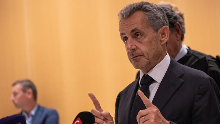 fransada tarihi gun sarkozy cezaevinde Dczz4Kpi.jpg