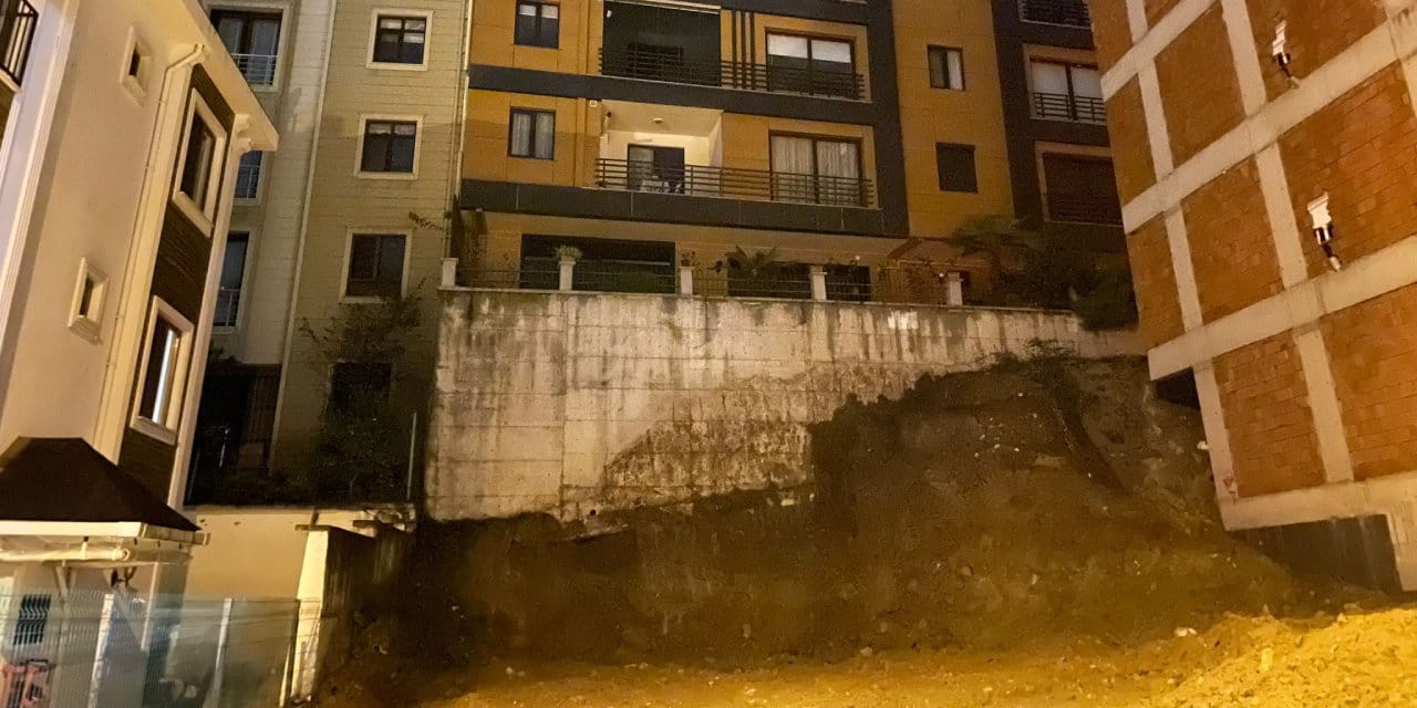 insaatin temel kazisi yurekleri agza getirdi 2 bina bosaltildi muWJu4kH.jpg