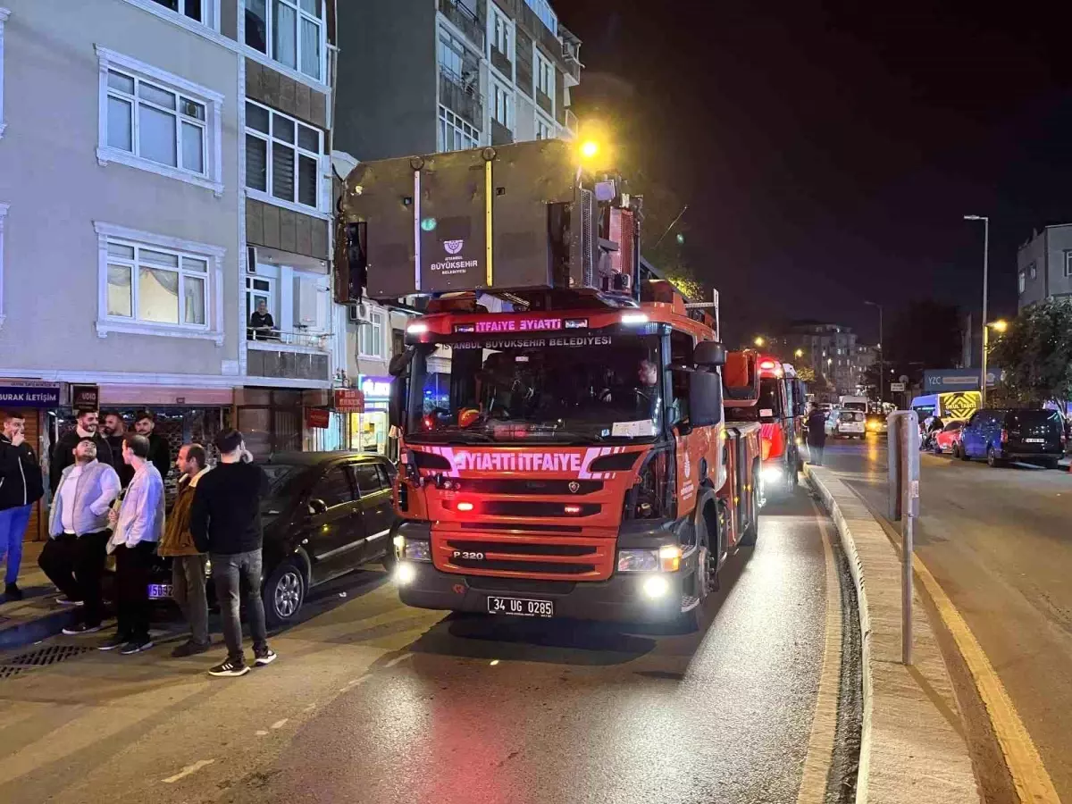 istanbul esenlerde 5 katli binada yangin 15 kisi hastaneye kaldirildi D1NdIdAB.jpg