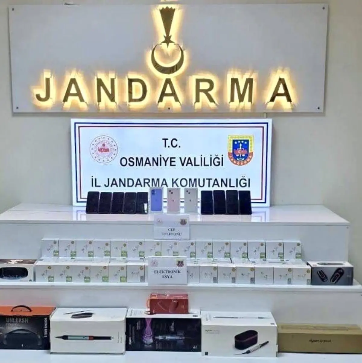 osmaniyede kacak elektronik urun operasyonu 3 milyon tl degerinde urun ele gecirildi 7tmLFpzV.jpg