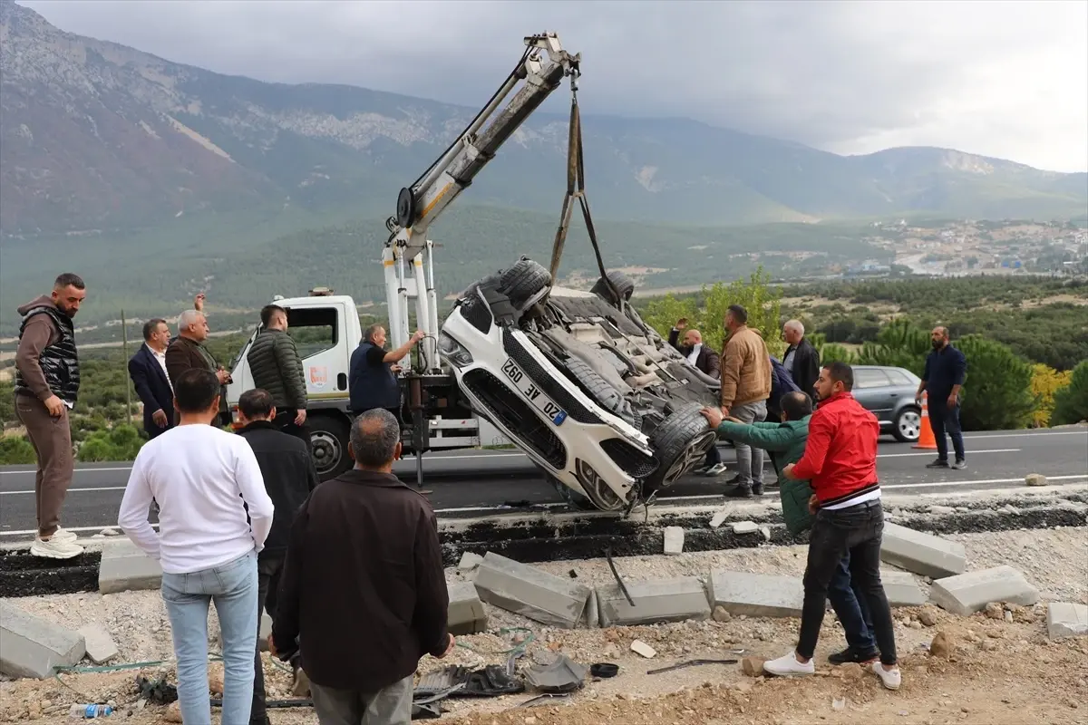 pamukkalede takla atan aracta anne ve oglu yaralandi k5MQg4yy.jpg