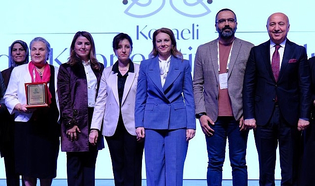 ureten kadinlar guclu yarinlar DaT1aELU.jpg