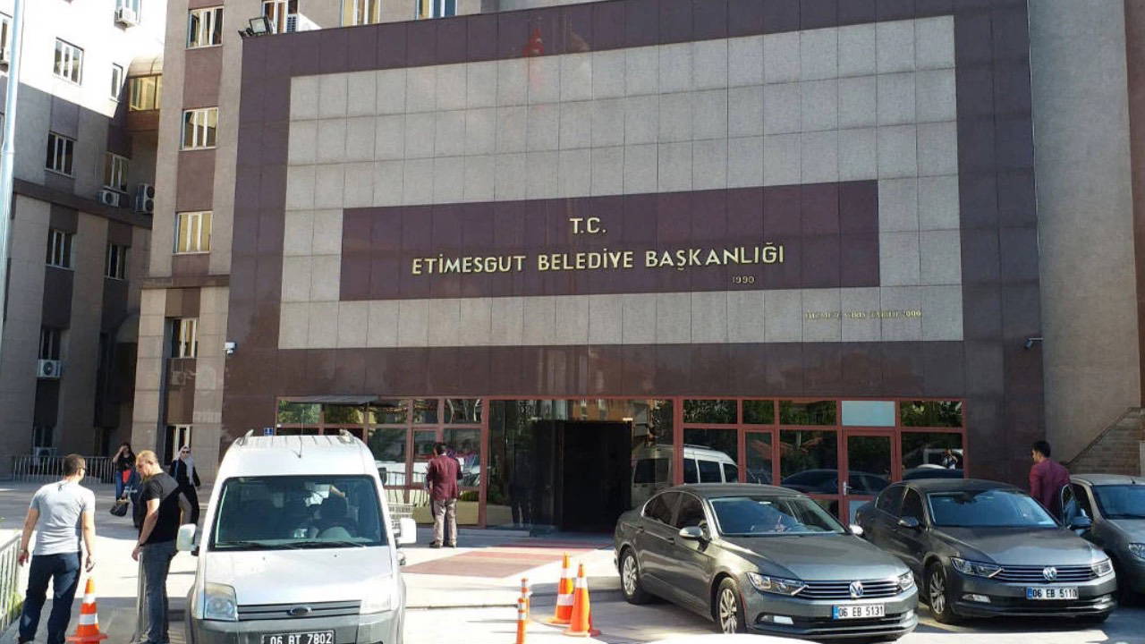 Başkan Erdal Beşikçioğlu gözaltında… Etimesgut Belediyesi’nden operasyon açıklaması: ‘Başkanımızın arkasındayız’